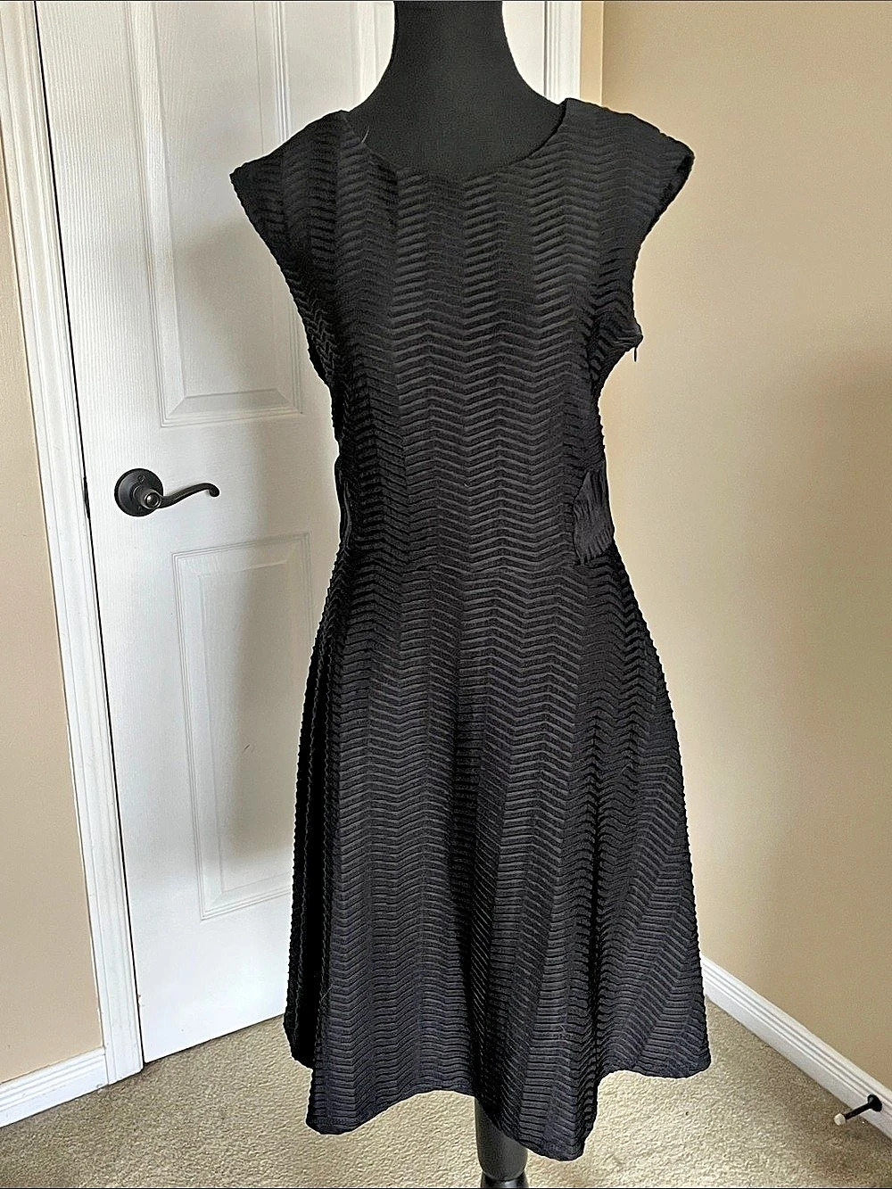 CHETTA B Black Textured Midi Dress Size 10 Like New